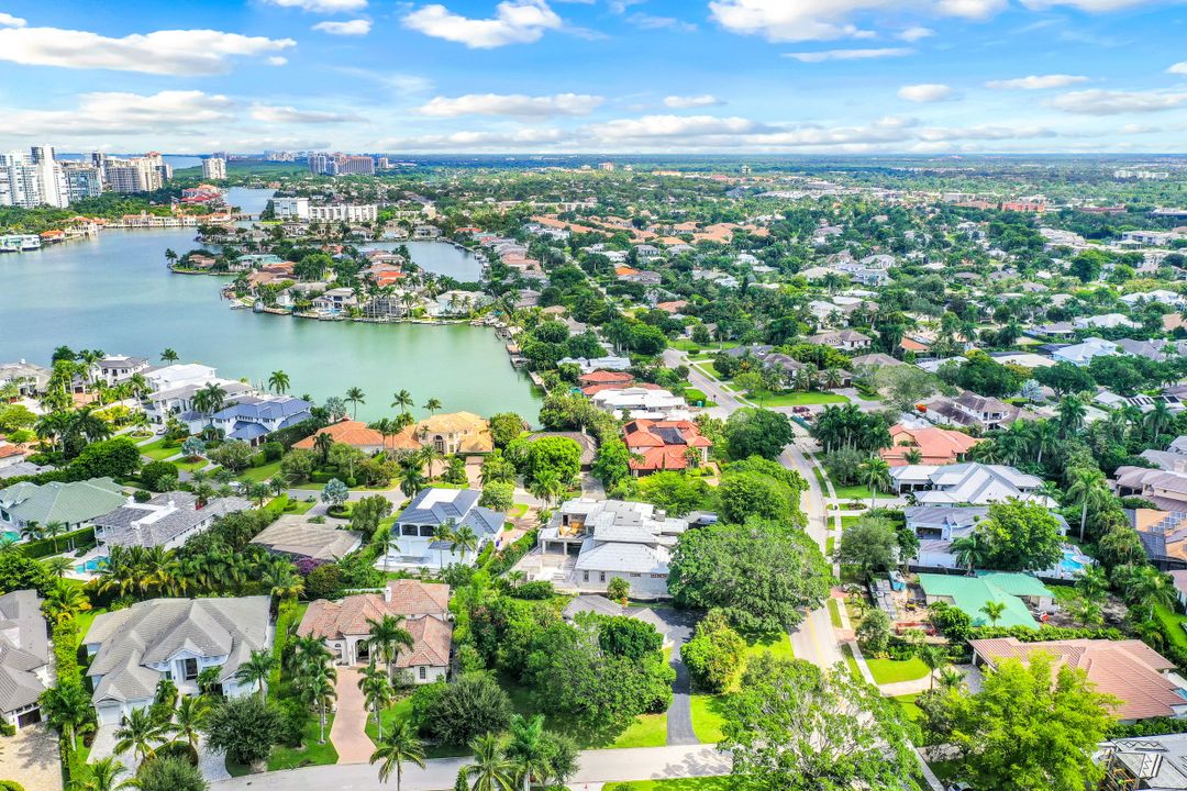 3225 Crayton Rd, Naples, FL 34103