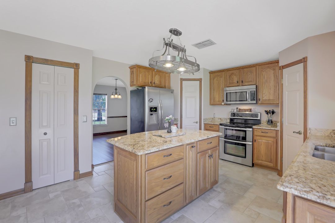 1220 NE 4th Pl, Cape Coral, FL 33909