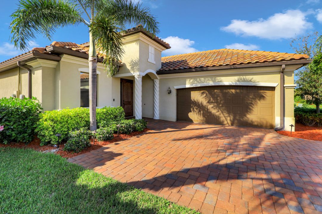 28600 Derry Ct, Bonita Springs, FL 34135