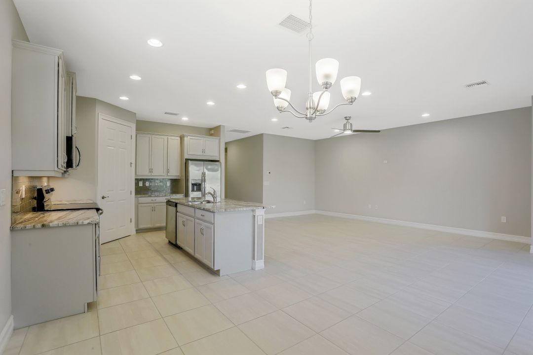 16387 Barclay Ct, Naples, FL 34110