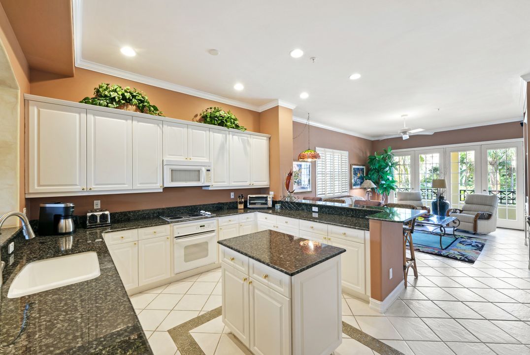 2613 Estrella Dr #18-2, Naples, FL 34109