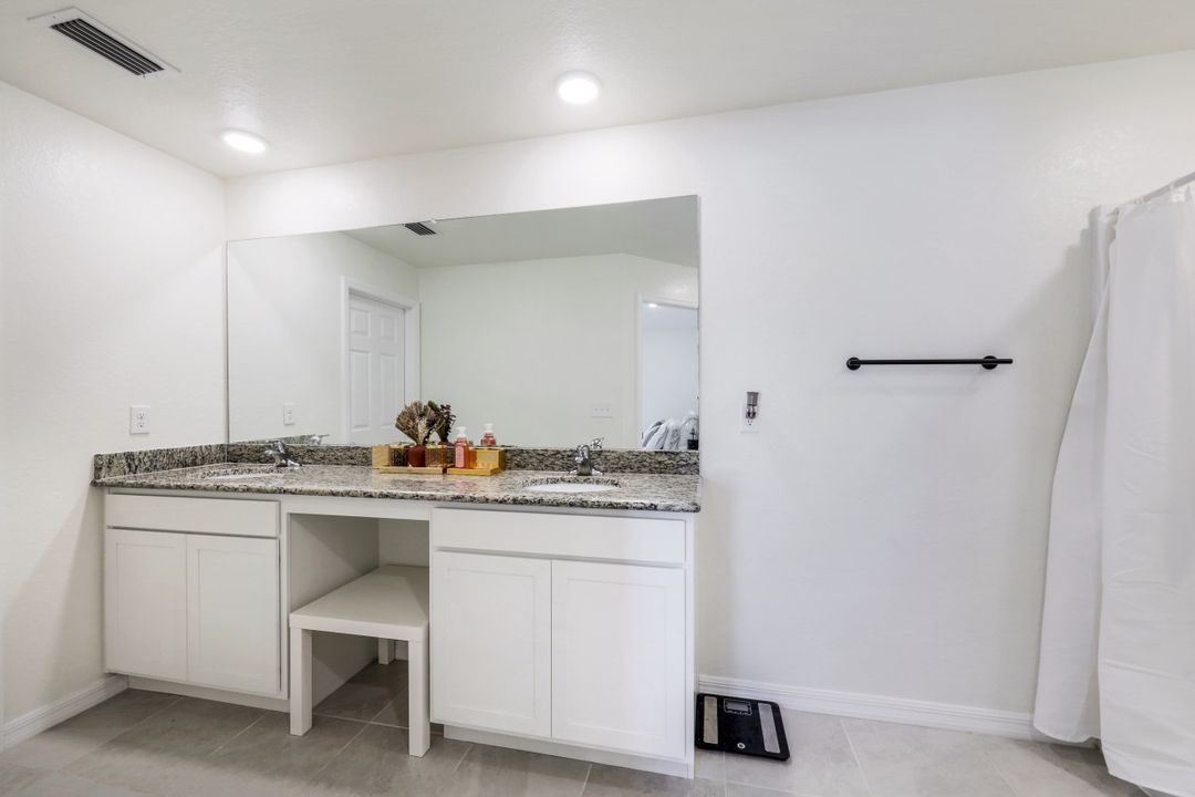 117 NW 27th Pl, Cape Coral, FL 33993