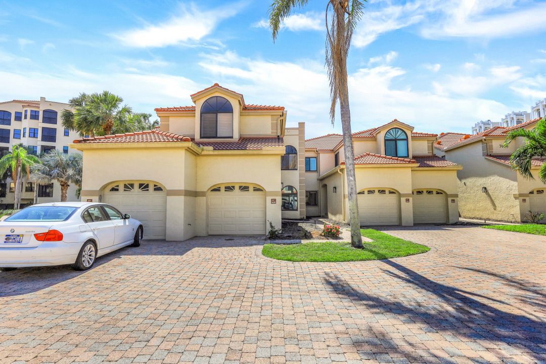 7056 Pelican Bay Blvd #B105, Naples, FL 34108