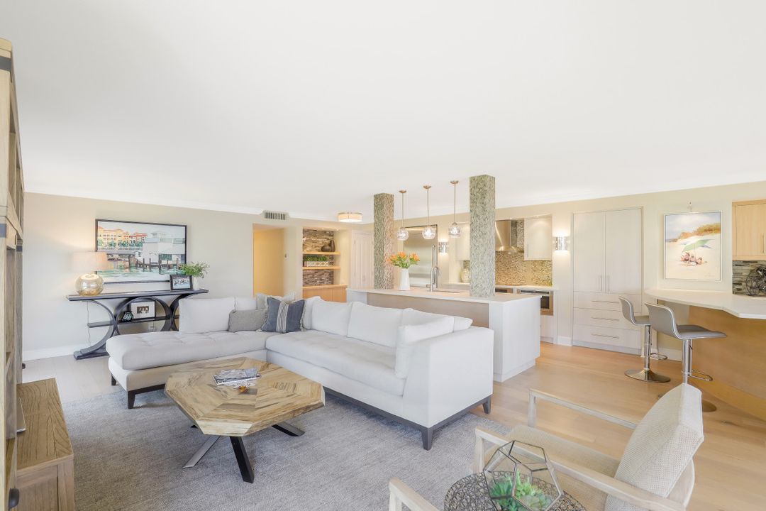 250 Park Shore Dr #103, Naples, FL 34103