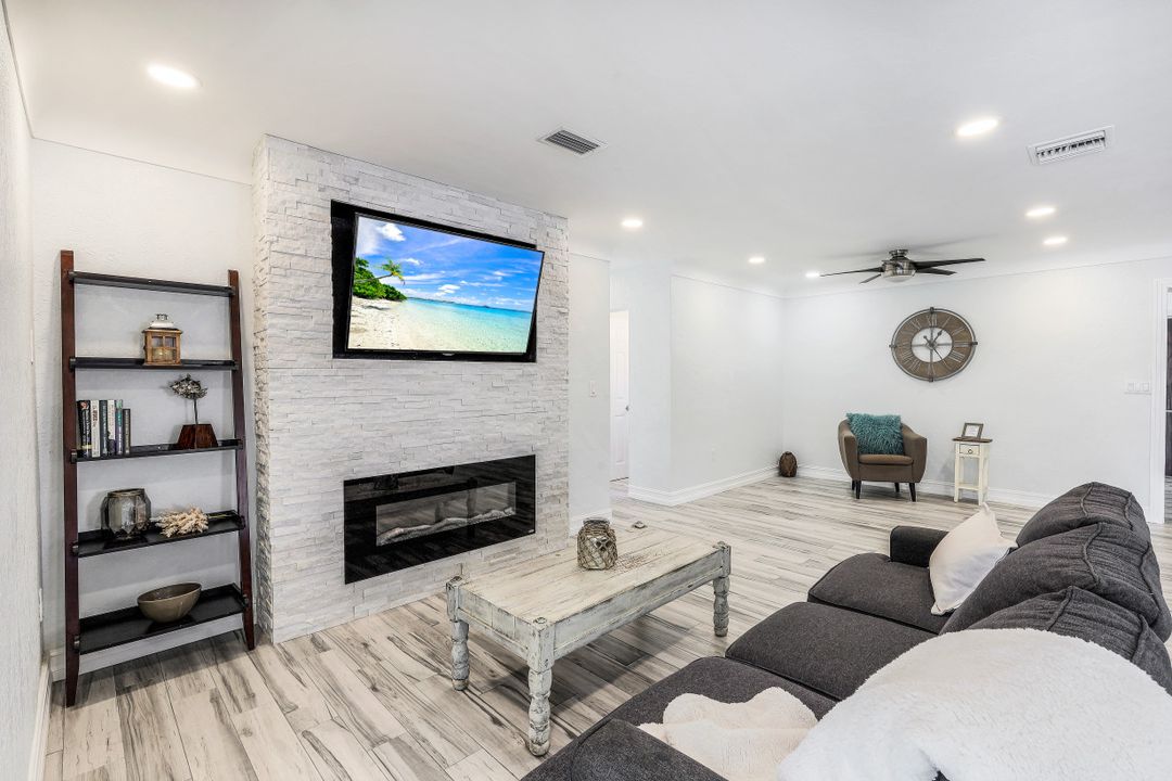 120 79th St S, St. Petersburg, FL 33707