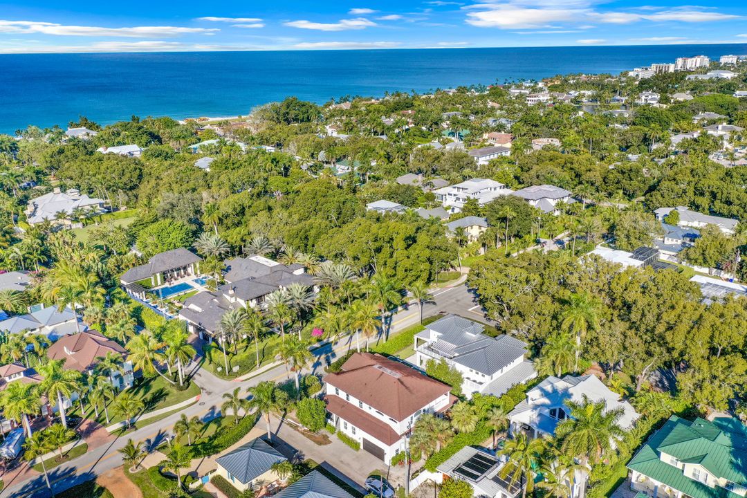 160 3rd St N, Naples, FL 34102