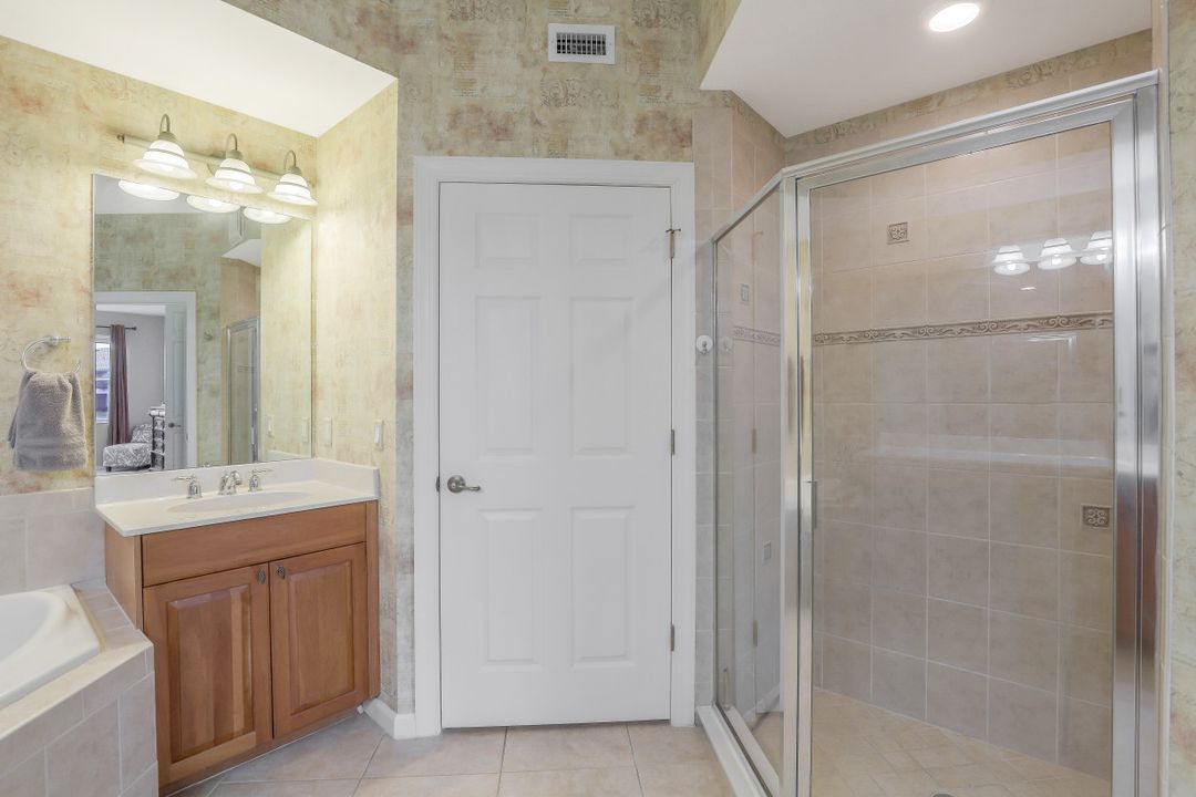 8763 Coastline Ct #101, Naples, FL 34120