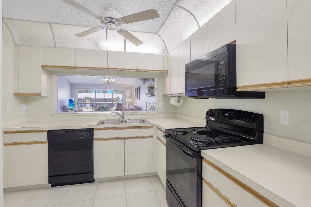 1290 Yesica Ann Cir #G-202, Naples, FL 34110