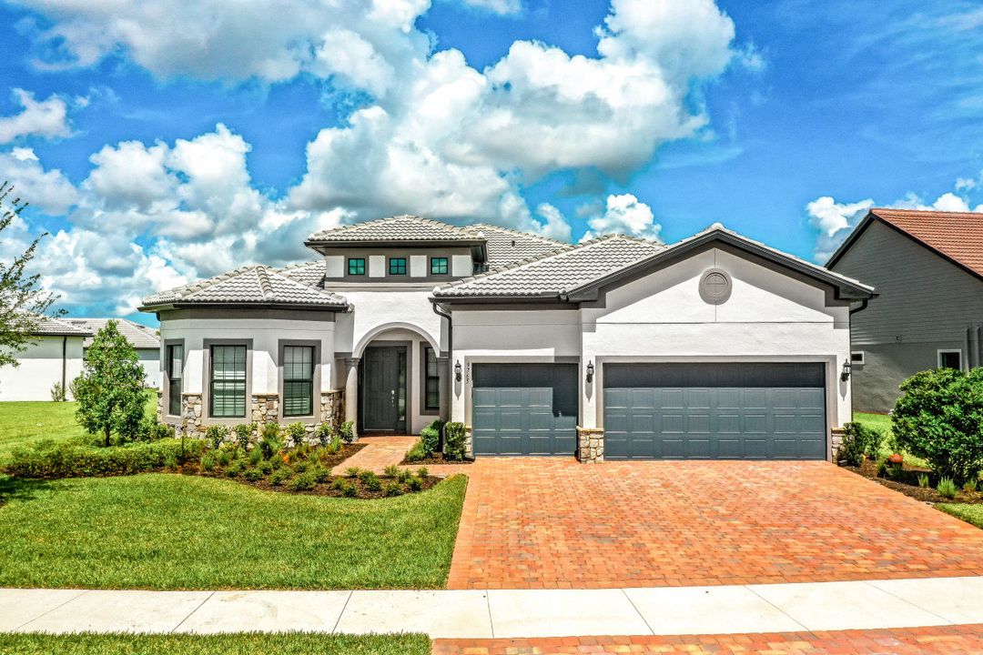 9765 Everglades Dr, Naples, FL 34120