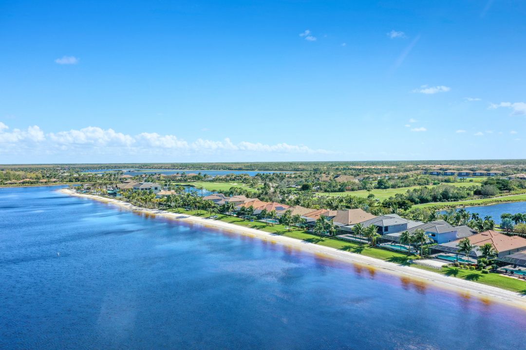 9067 Breakwater Dr, Naples, FL 34120