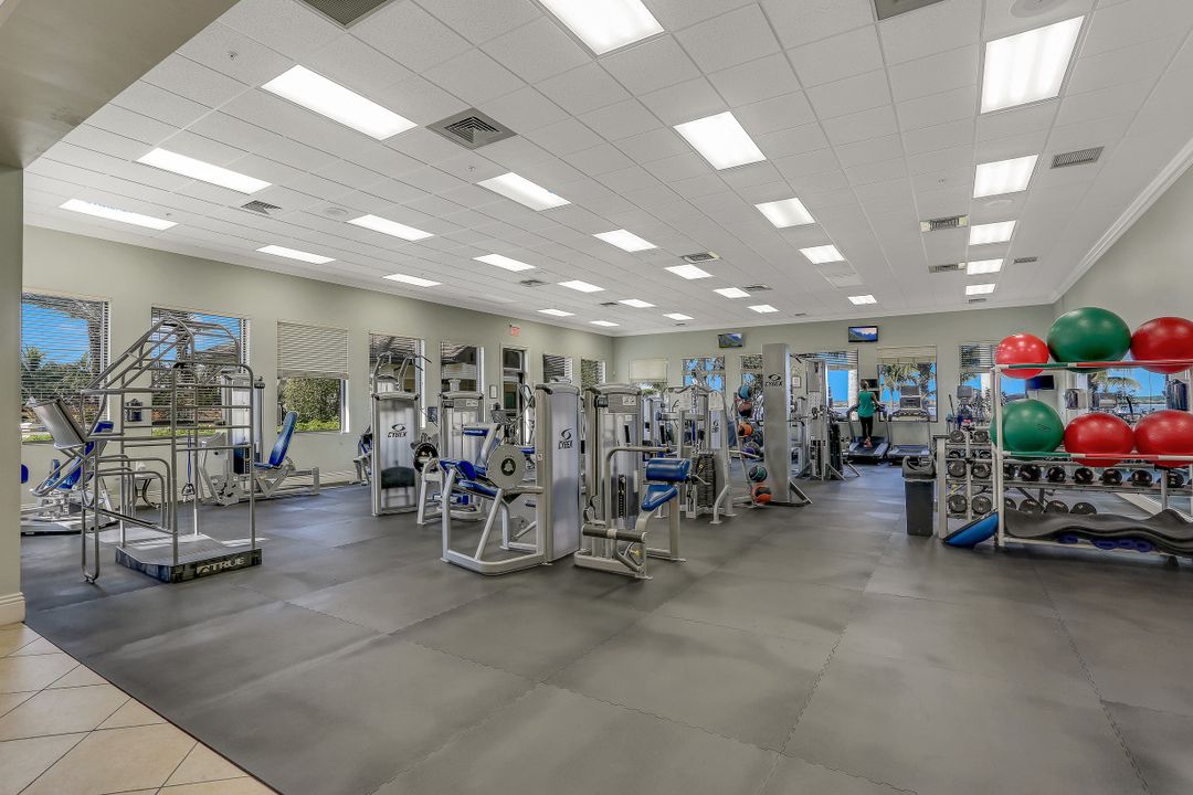 9075 Graphite Cir, Naples, FL 34120