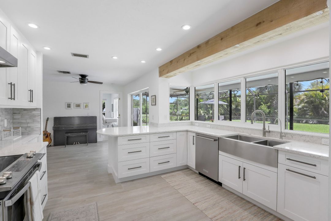 1010 Nottingham Dr, Naples, FL 34109