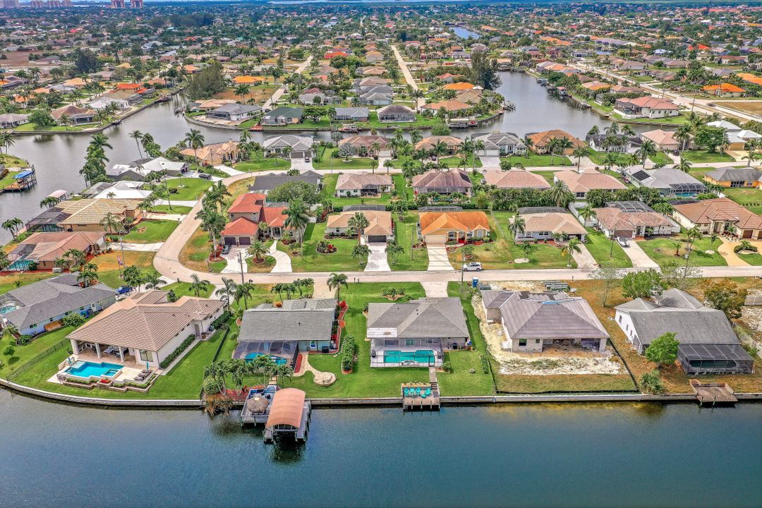 2307 SW 40th St, Cape Coral, FL 33914