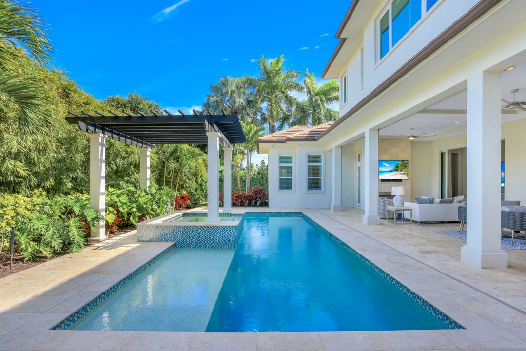 569 Neapolitan Way, Naples, FL 34103