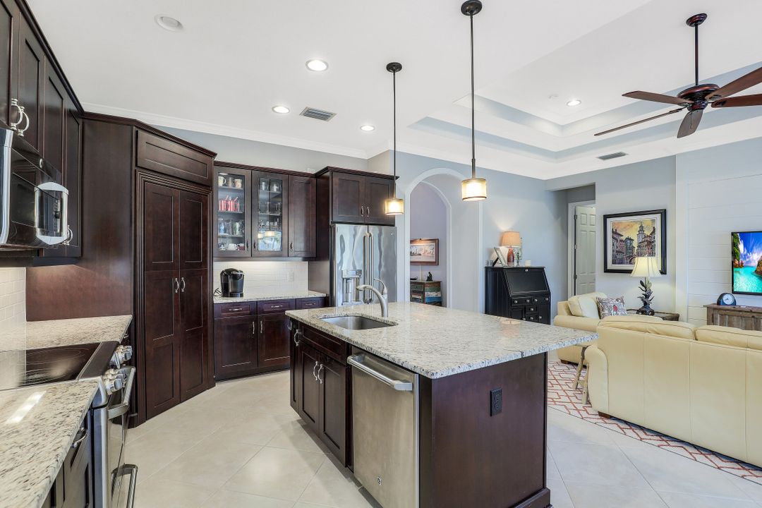 9096 Isla Bella Cir, Bonita Springs, FL 34135