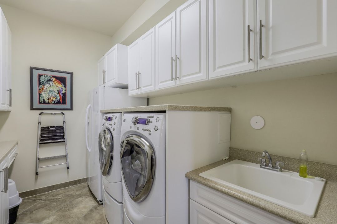 3910 Glacier Ct, Naples, FL 34119