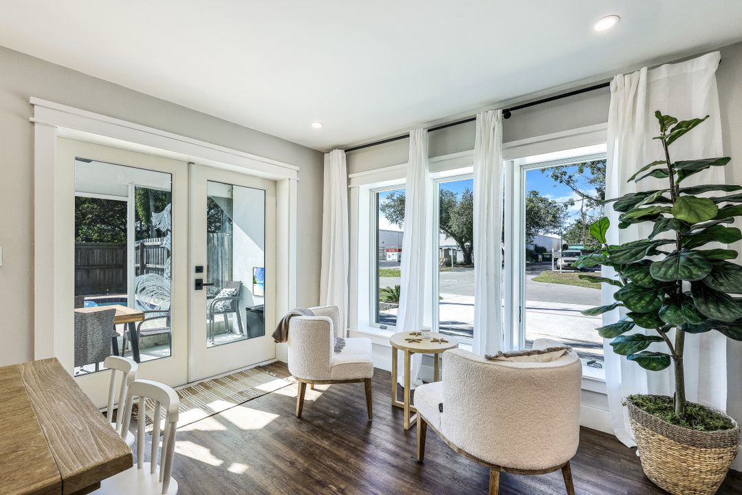 3722 10th St N, Naples, FL 34103