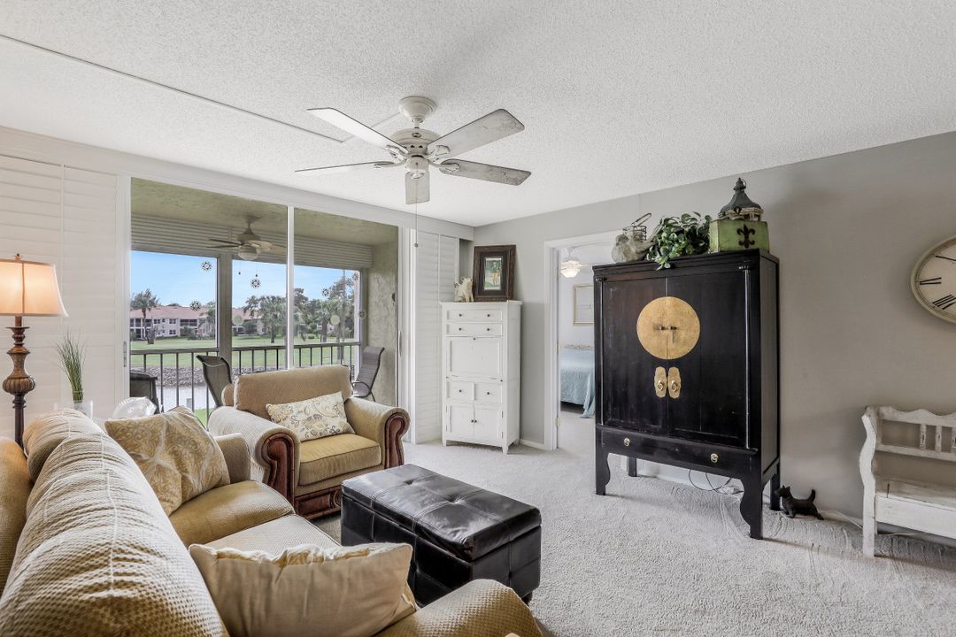 300 Forest Lakes Blvd #212, Naples, FL 34105