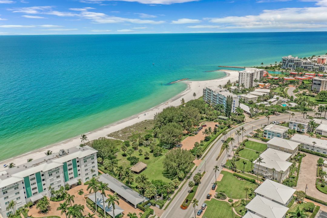 317 Mooring Line Dr, Naples, FL 34102