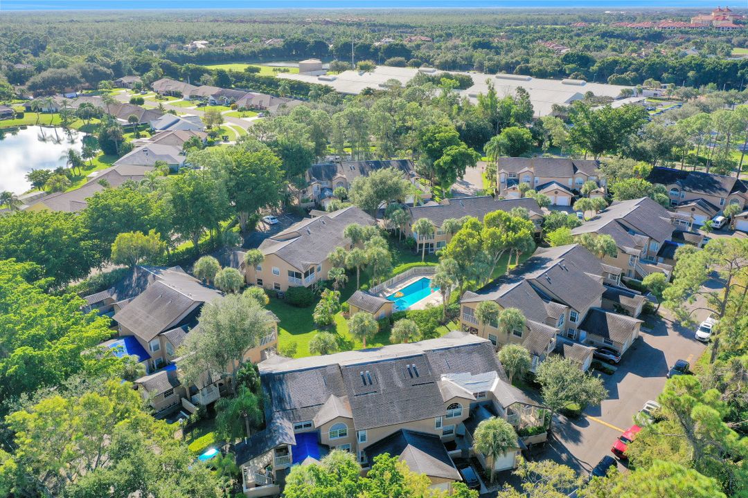 9605 Crescent Garden Dr, Naples, FL 34109