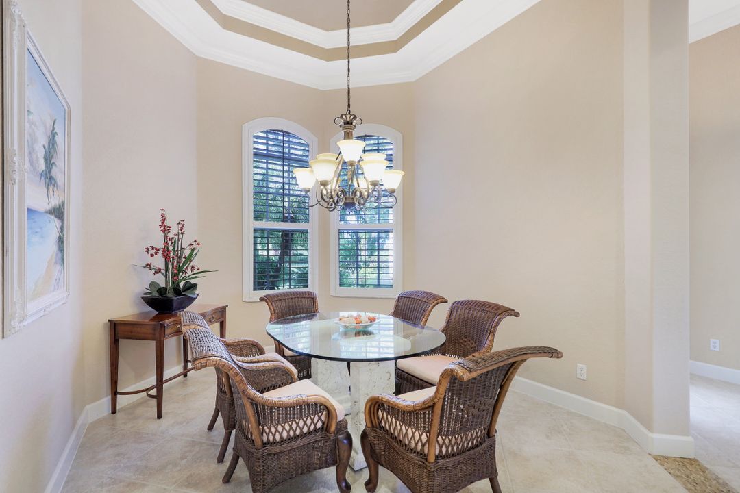 8806 Spinner Cove Ln, Naples, FL 34120
