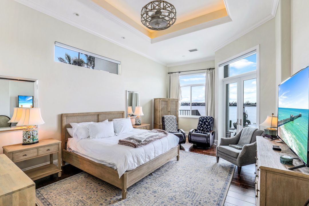 5930 Harborage Dr, Fort Myers, FL 33908