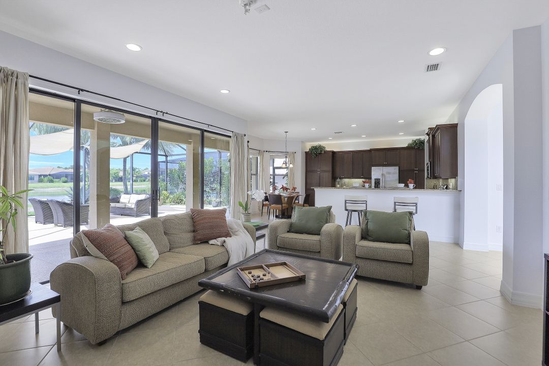 3718 Pleasant Springs Dr, Naples, FL 34119