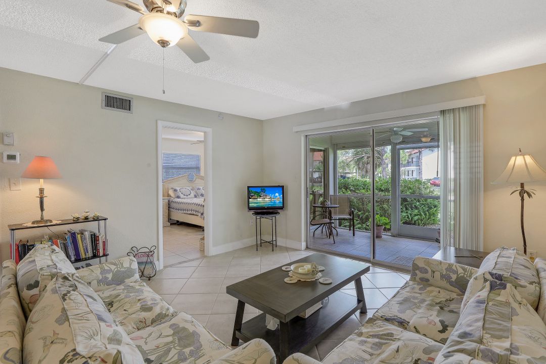 300 Valley Stream Dr #6A, Naples, FL 34113