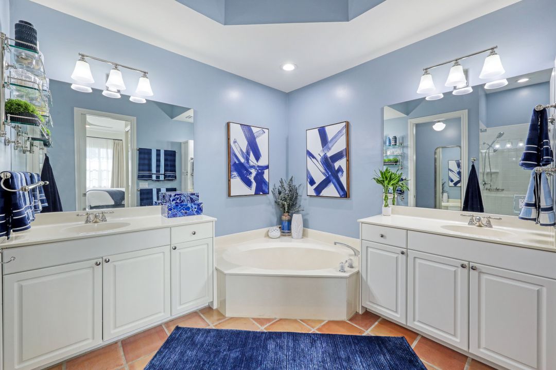 743 Bentwater Cir #203, Naples, FL 34108