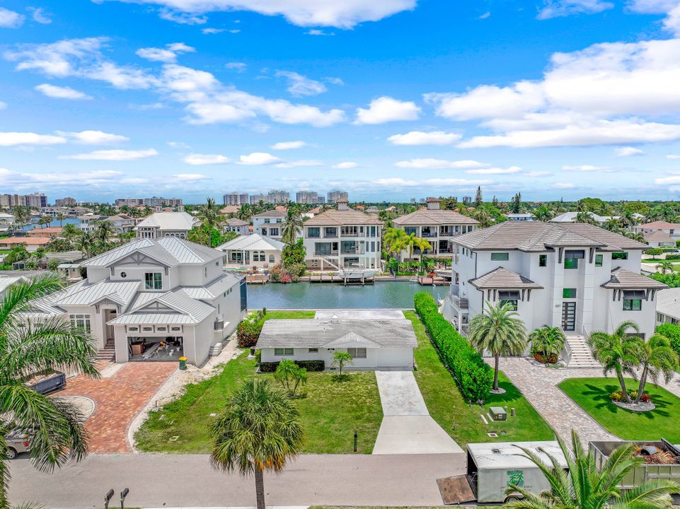 469 Tradewinds Ave, Naples, FL 34108