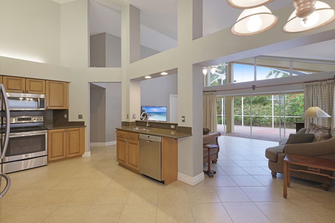 371 Pindo Palm Dr, Naples, FL 34104