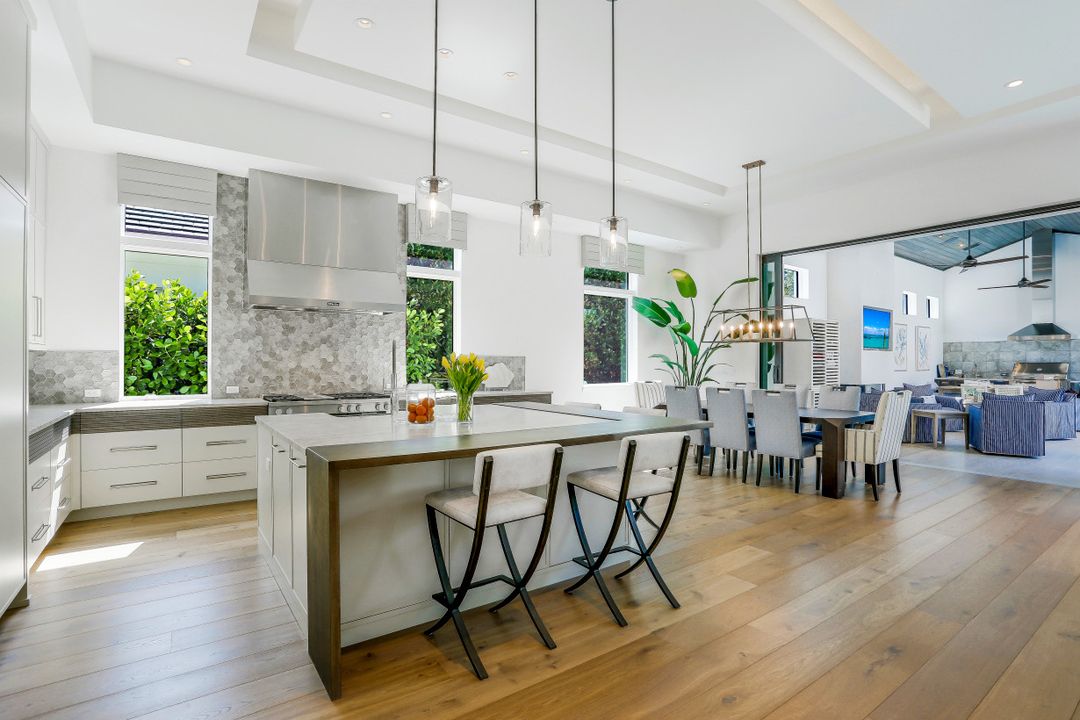 500 First Ave N, Naples, FL 34102