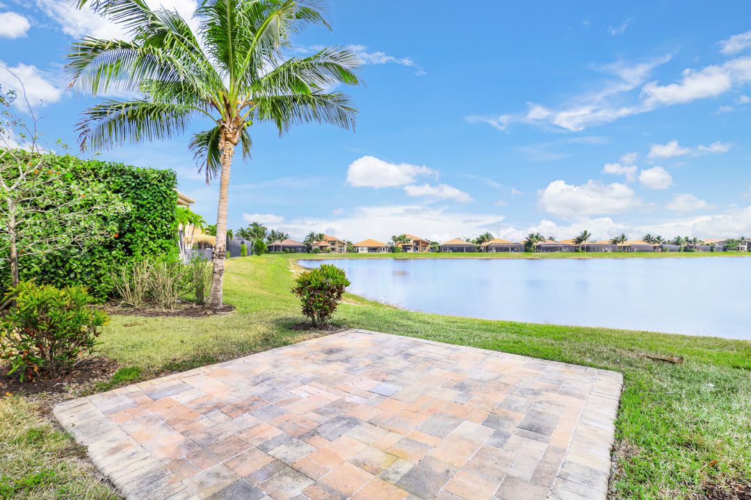 2939 Cinnamon Bay Cir, Naples, FL 34119