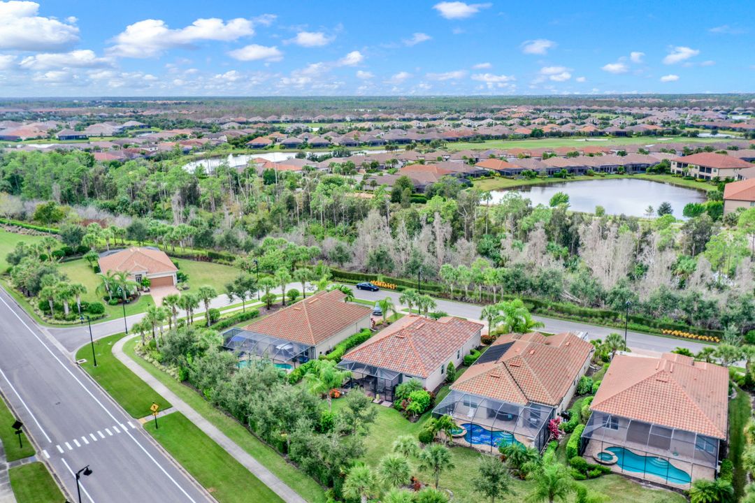 9574 Coquina Cir, Naples, FL 34120