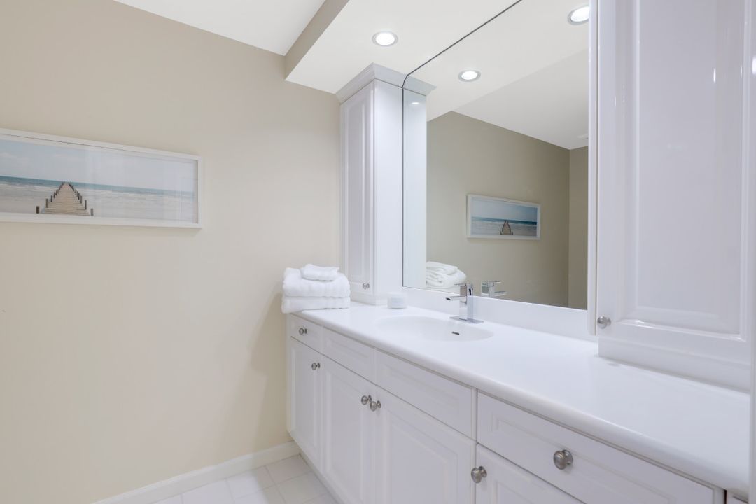 9811 Gulf Shore Dr, Naples, FL 34108