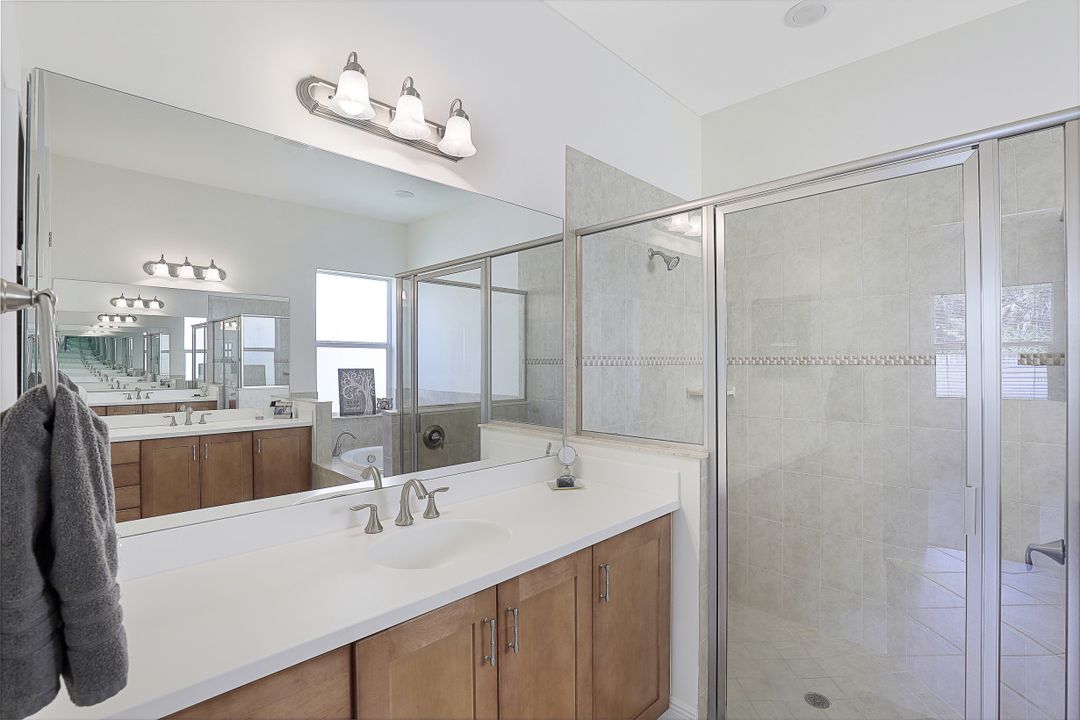 13484 Cambridge Ln, Naples, FL 34109