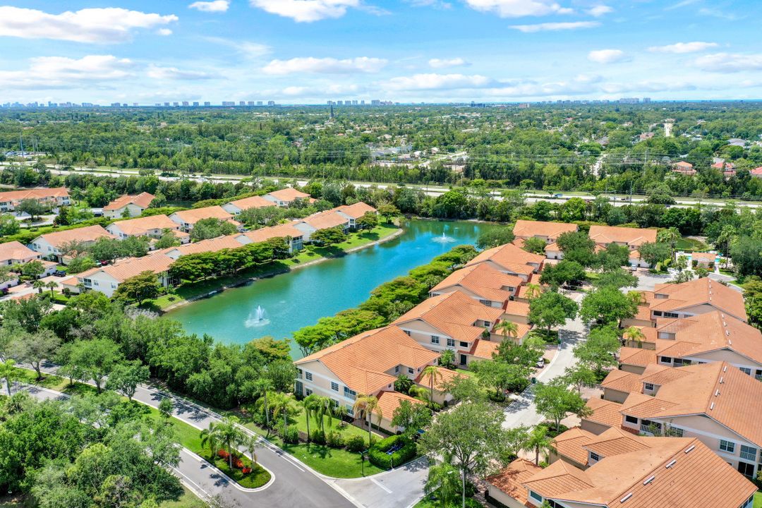 5610 Sherborn Dr #202, Naples, FL 34110