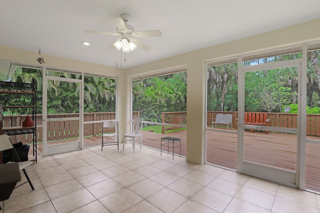 560 4th St NE, Naples, FL 34120