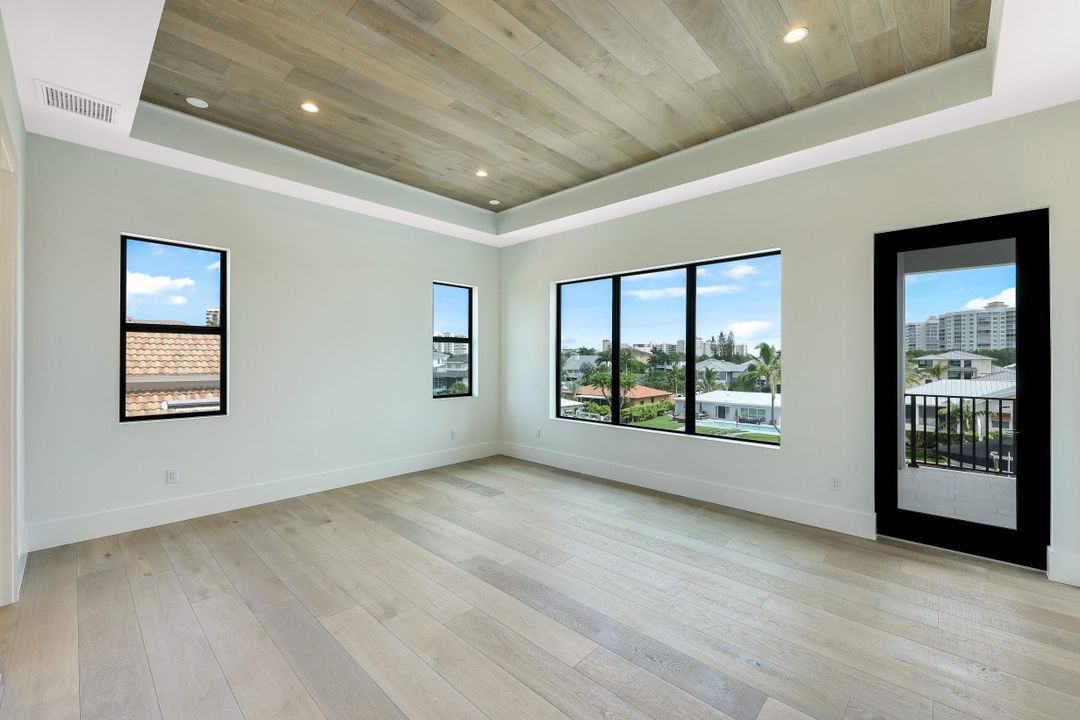 241 Egret Ave, Naples, FL 34108