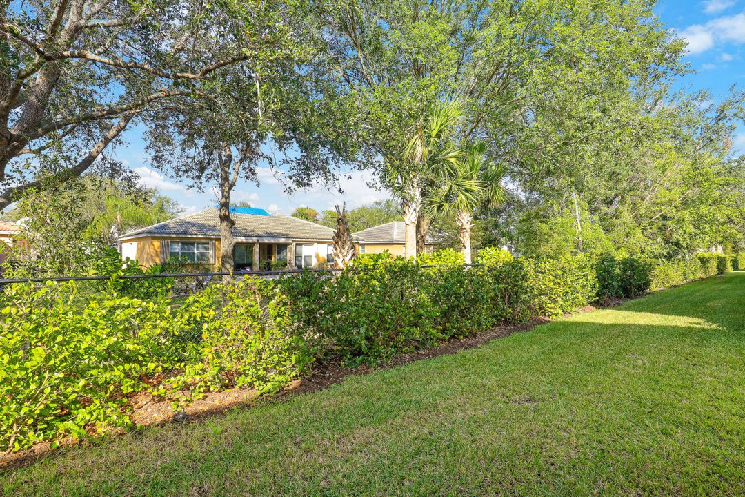 15359 Wildflower Cir, Naples, FL 34119