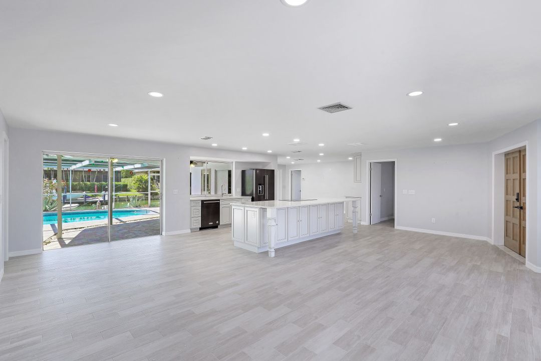 288 Grapewood Ct, Marco Island, FL 34145