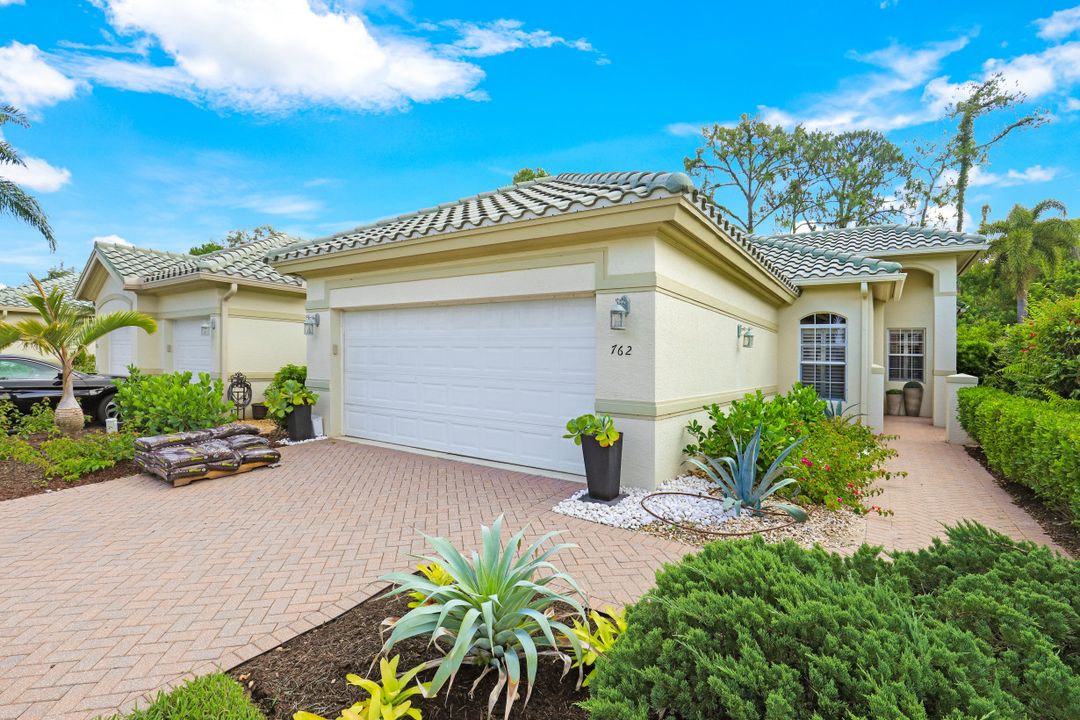 762 Vistana Cir, Naples, FL 34119