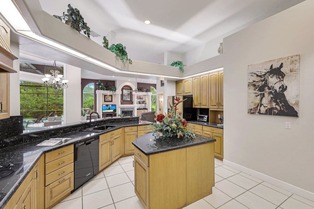 6881 Bottlebrush Ln, Naples, FL 34109