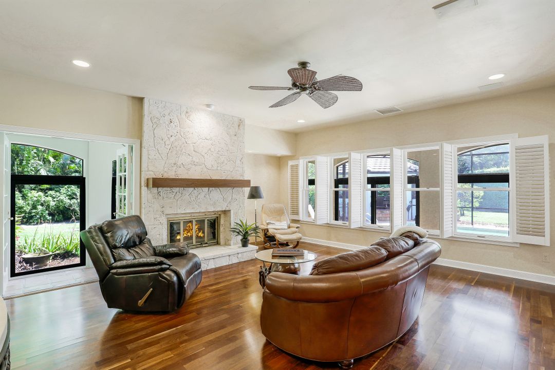 726 Bay Tree Ct, Naples, FL 34108