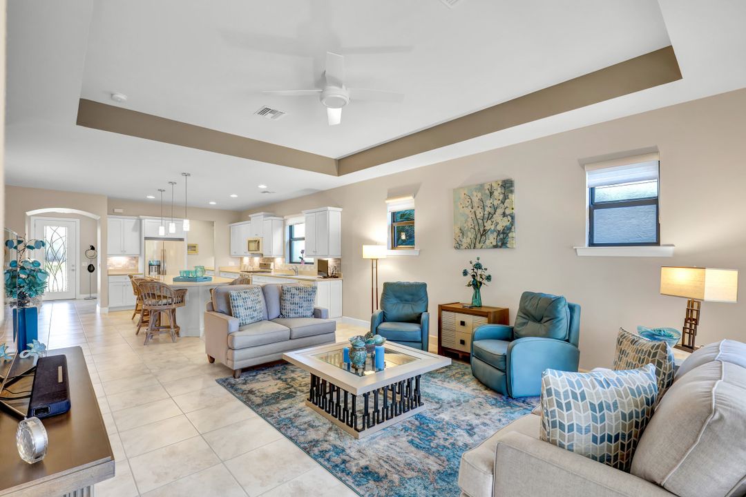 16341 Camden Lakes Cir, Naples, FL 34110