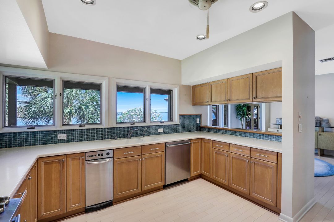 1011 Pettit Ct, Marco Island, FL 34145