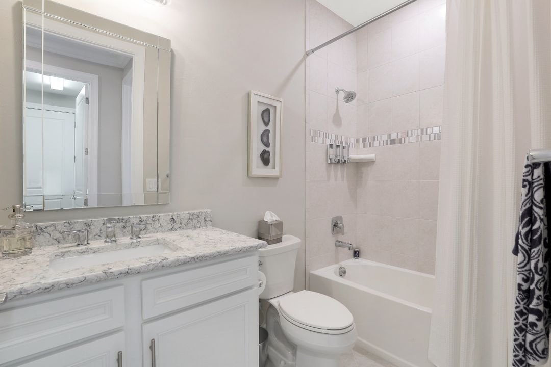 9483 Greyhawk Trl, Naples, FL 34120