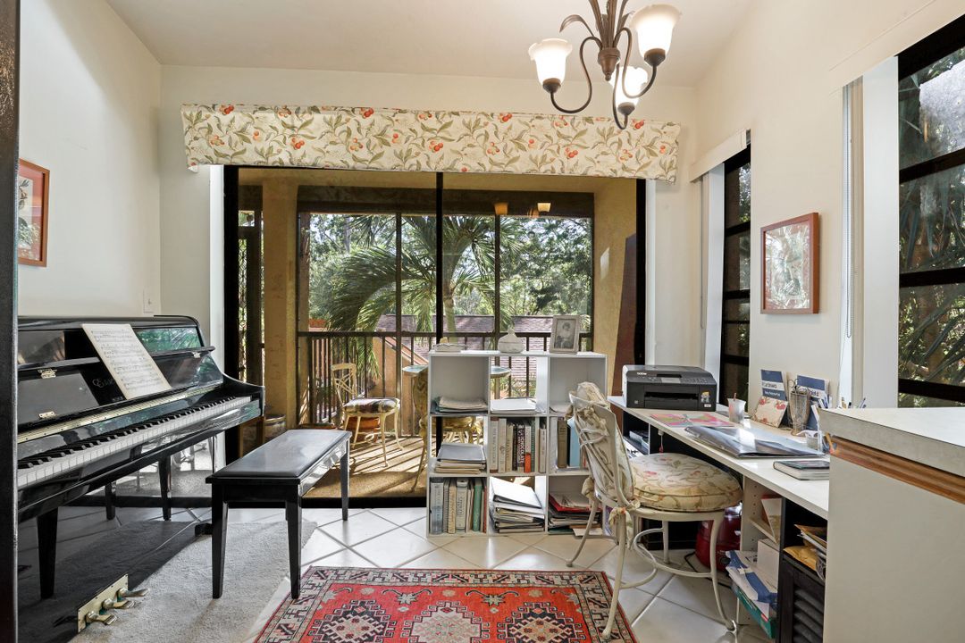 325 Bay Forest Dr #201, Naples, FL 34110