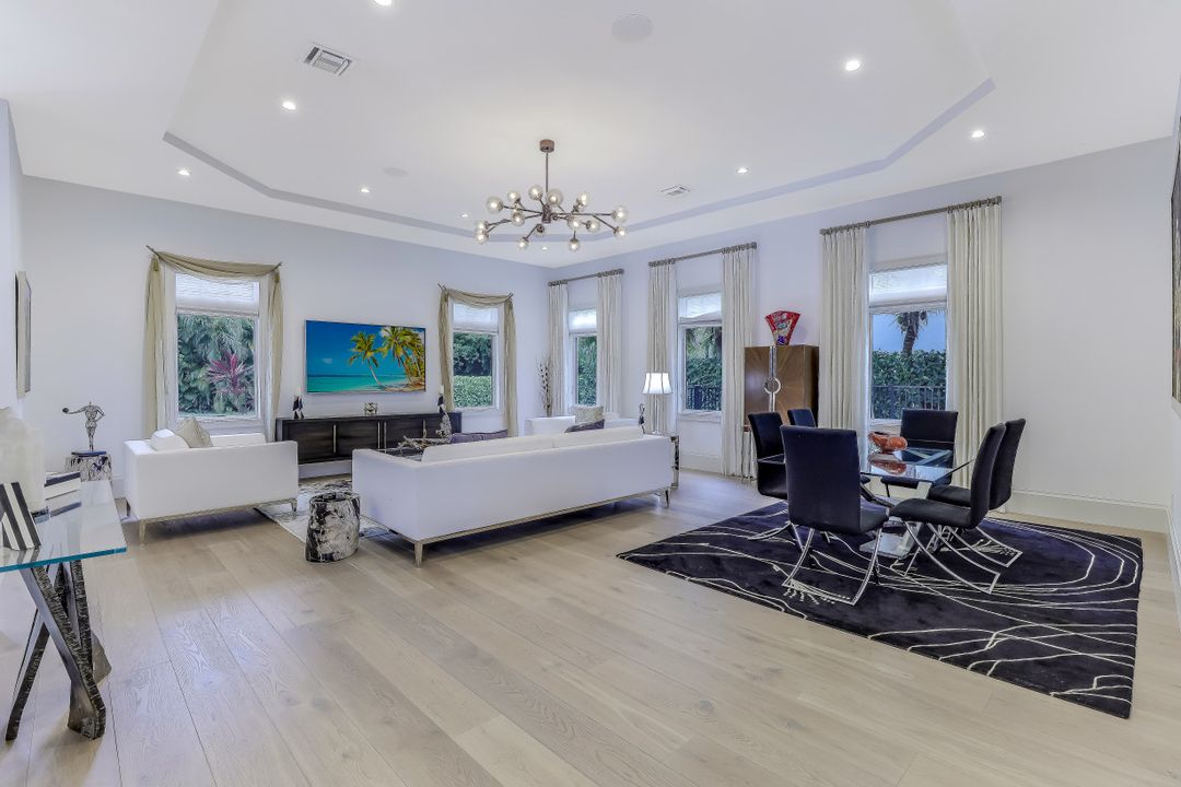 1824 Alamanda Dr, Naples, FL 34102