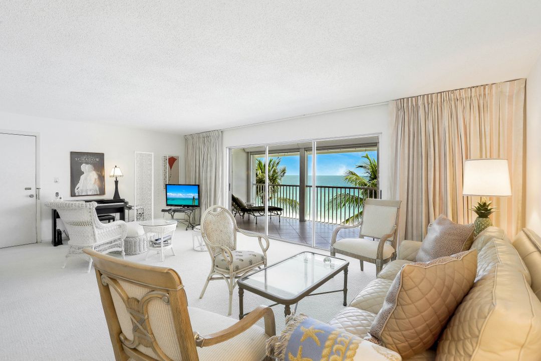 10573 Gulf Shore Dr #304, Naples, FL 34108